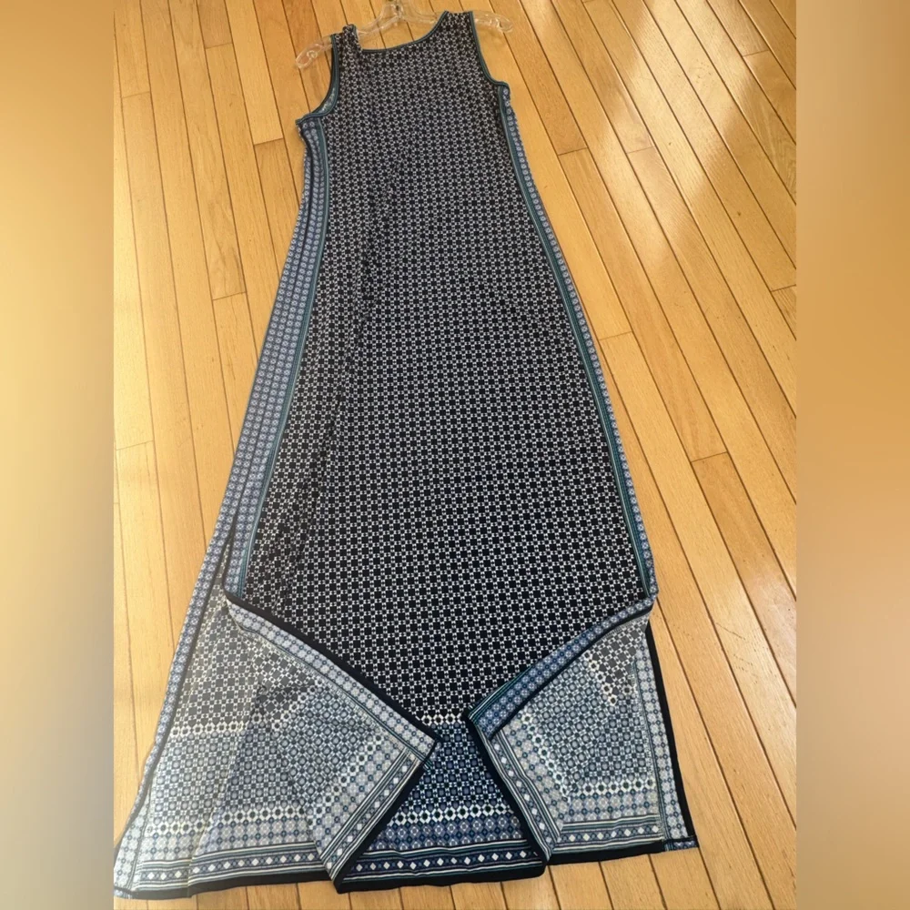 Max Studio elegant sleeveless
